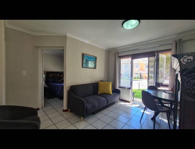 1 BEDROOM PROPERTY TO RENT IN STRAND CENTRAL